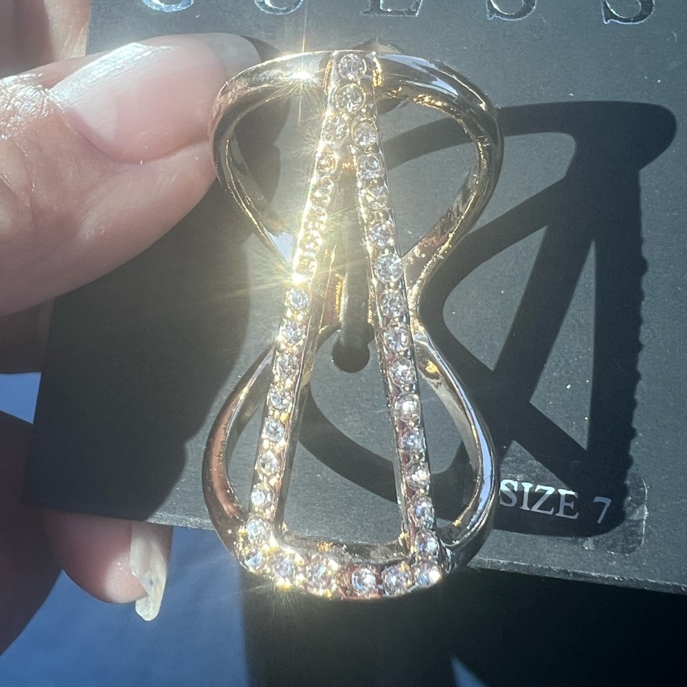 GUESS RING with Crystals - Picture 6 of 10